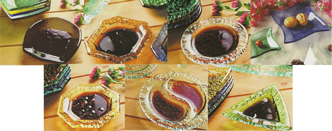 Isinglass's small glass sauce dishes come in lots of shapes and colors...if you don't see what you want ask them. They do custom pieces, too! 
